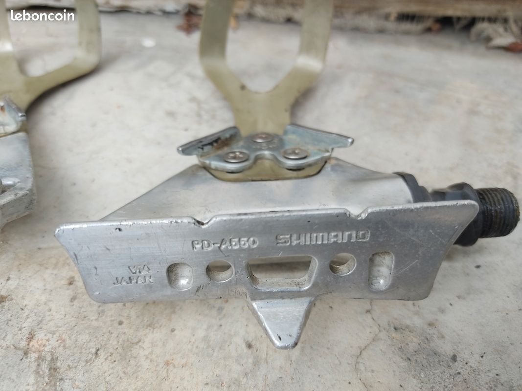 AnnoncePédales de vélo Shimano en alliage