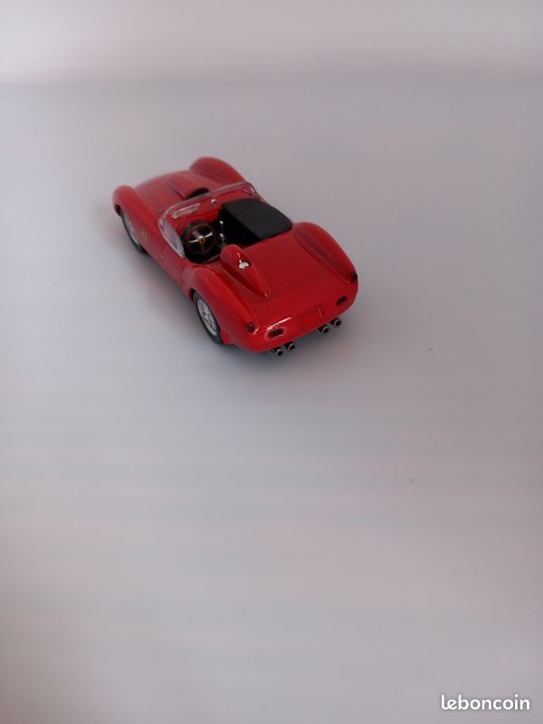 NM VOITURE 1/43 socle presentation FERRARI 250 TR Heco