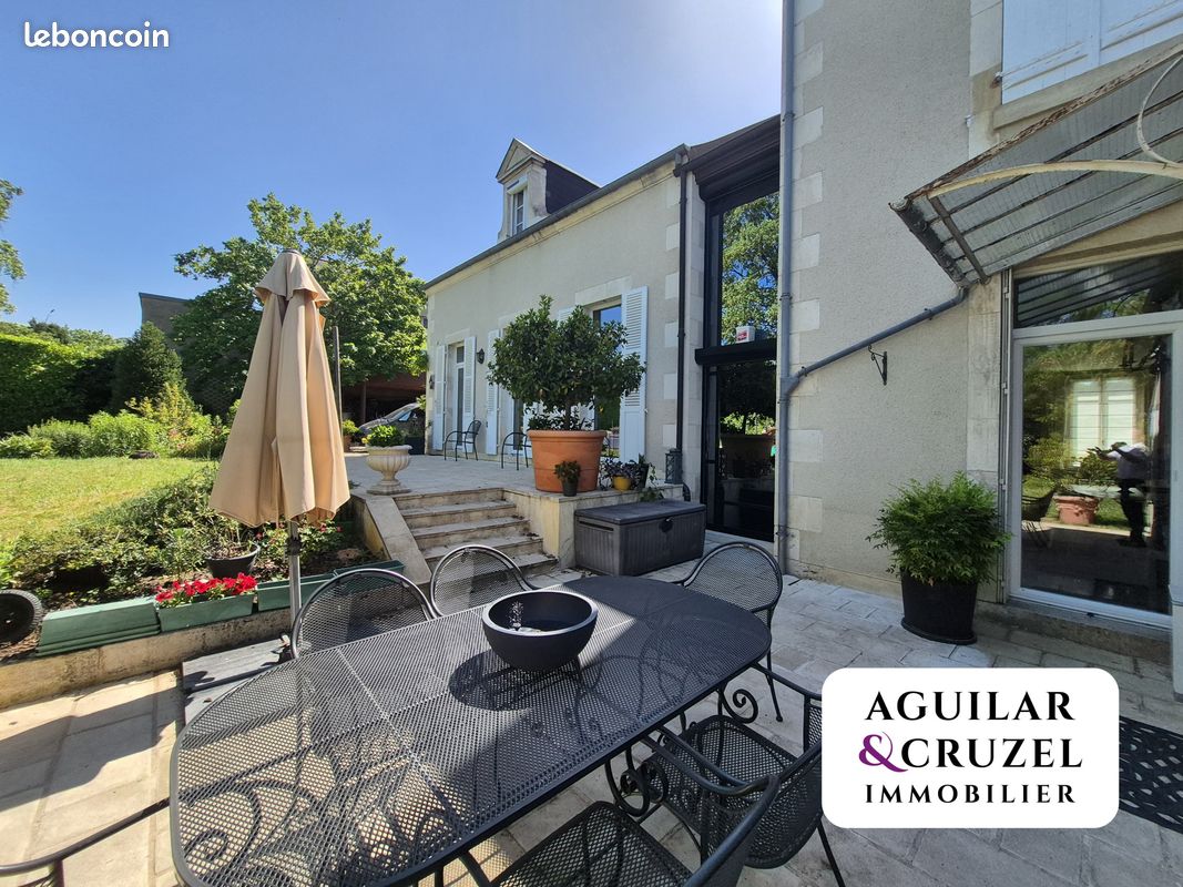 Maison 8 pièces 247 m² · à Bourges · 247 m² · 585 000 €