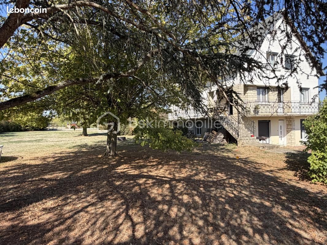 Maison 10 pièces 234 m² · à Cézy · 234 m² · 189 000 €
