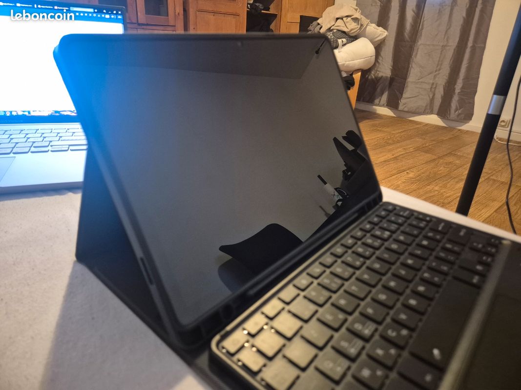 Tablette samsung A9 plus état neuf + coque et clavier (image 1)
