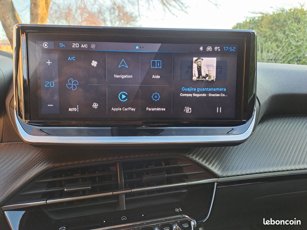 Vends Peugeot 2008 Allure 130 EAT8 (image 2)