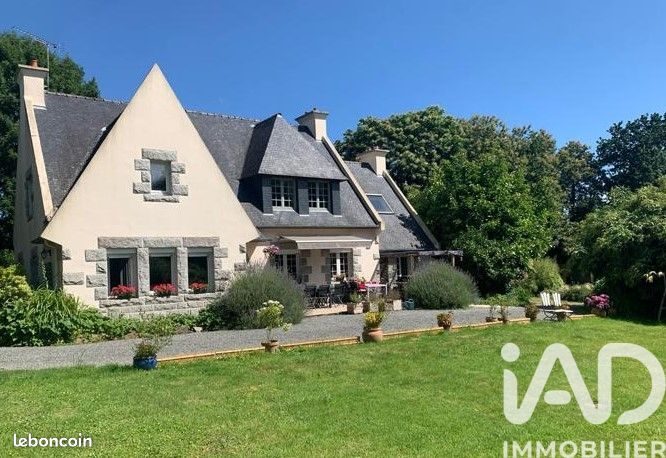 Maison 8 pièces 220 m² · à Plouégat-Guérand · 220 m² · 460 000 €