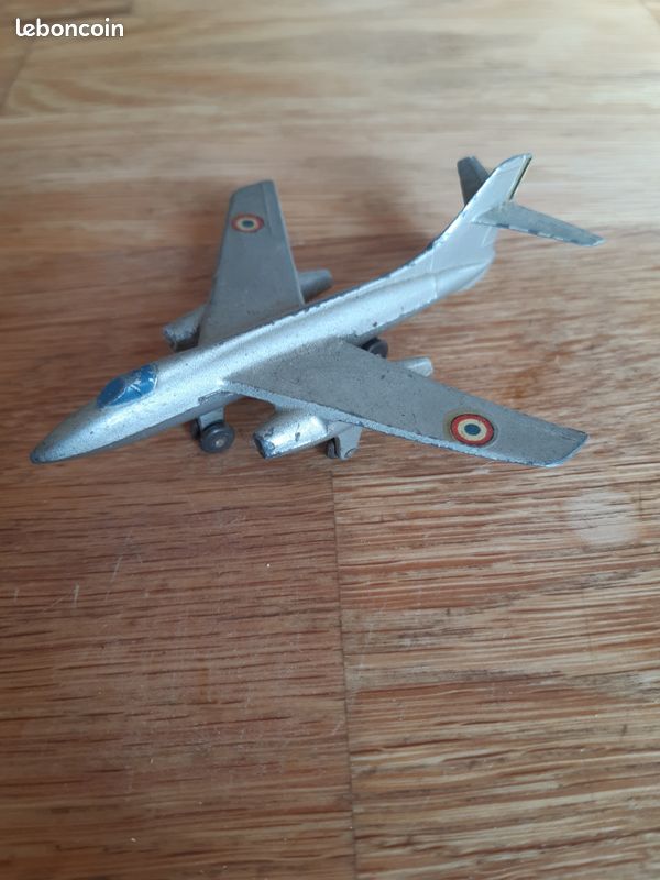 Lot de Lot de 2 avions Dinky Toys : - 60 B Vautour S.N.CA.SO, bon état