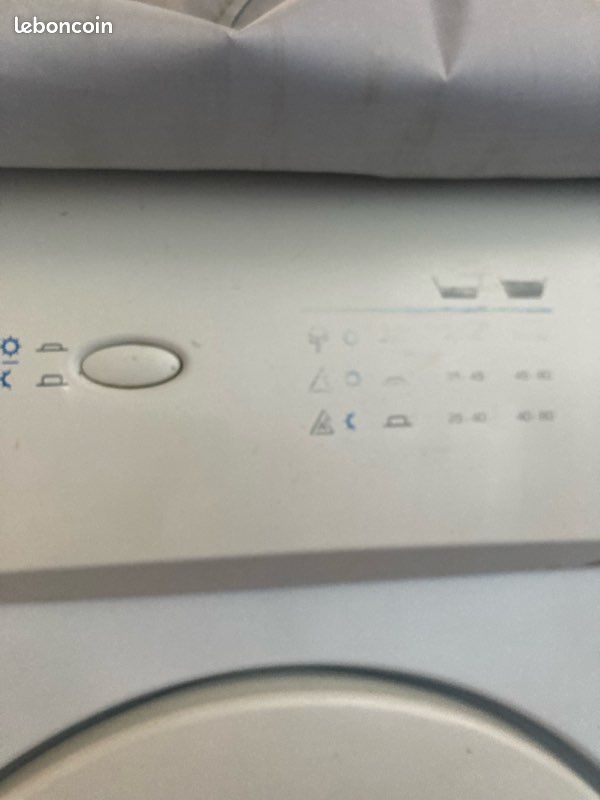 Urgent 🚨 Machine Sèche linge Bluesky BSL52E 74 cm hauteur sur 63cm largeur très bon état disponible a Pantin rue delizy (image 4)