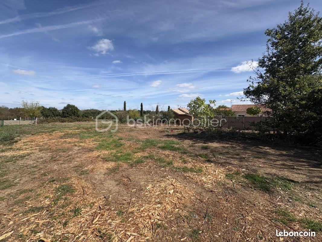 Terrain 600 m² · à La Remaudière · 79 000 €