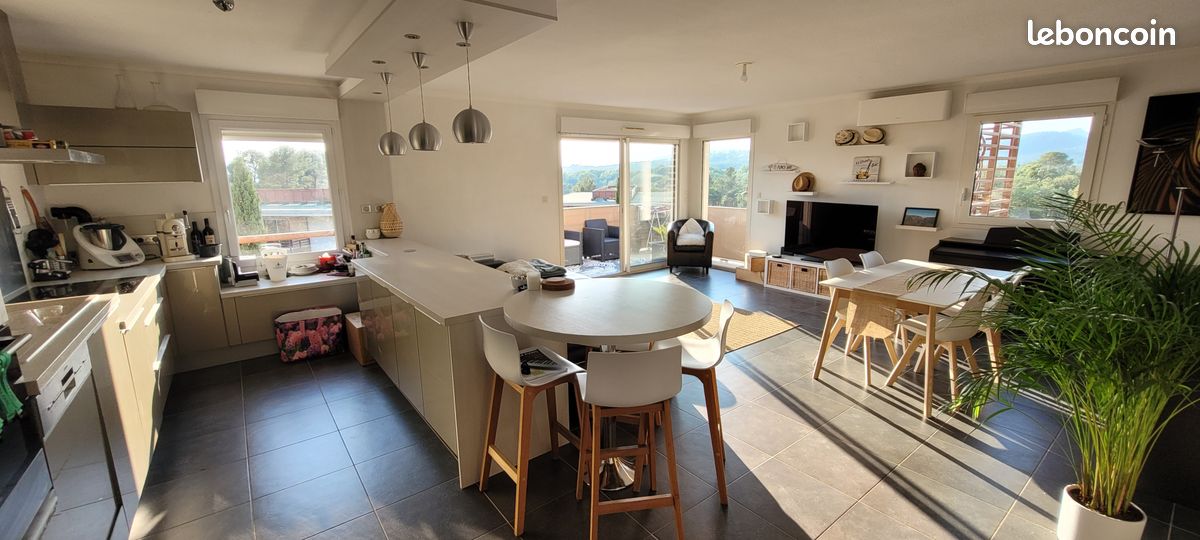 Frejus - Spacieux appartement en toit terrasse (image 1)