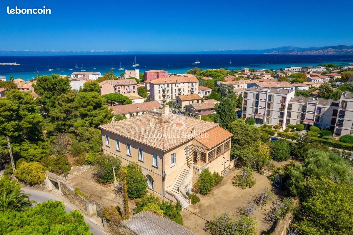 Maison 17 pièces 497 m² · à L'Île-Rousse · 497 m² · 1 890 000 €