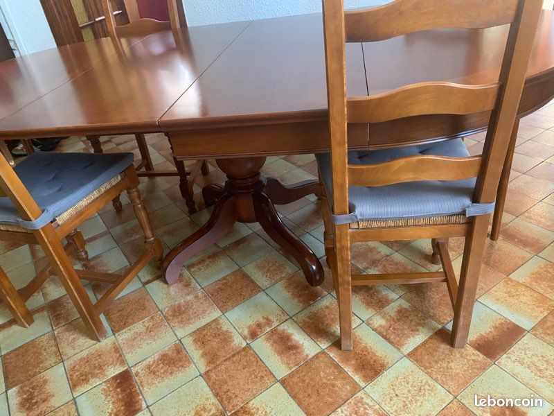 Table + chaises en bois (image 4)