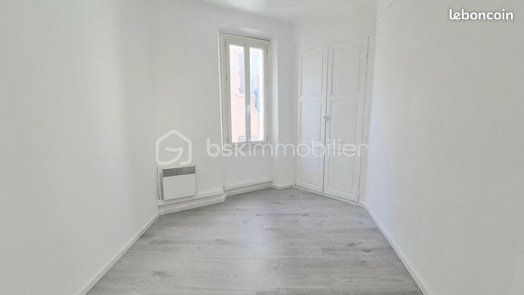 https://img.leboncoin.fr/api/v1/lbcpb1/images/02/a8/c3/02a8c3d095640a60d5bda1fdfc3173e91a5a8cff.jpg?rule=ad-image
