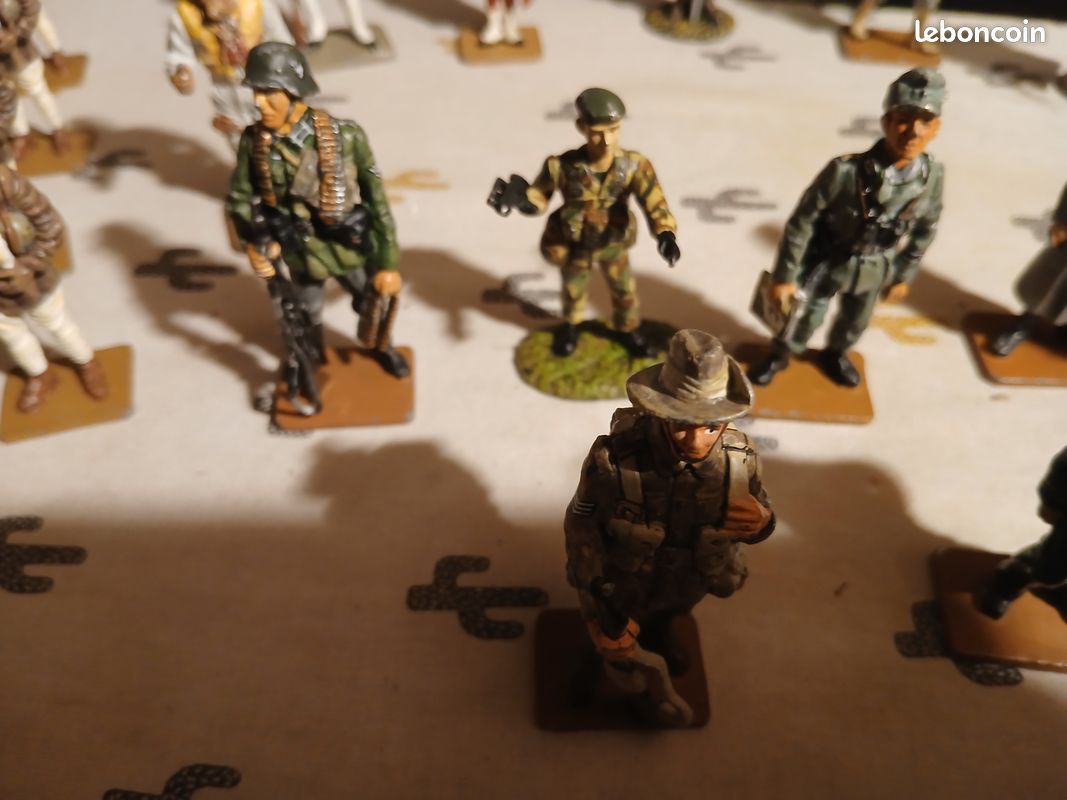 Ancien soldats de plomb 5 militaires 1 indien - Collection