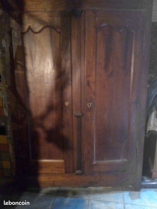 Façade d ' armoire ancienne (image 1)
