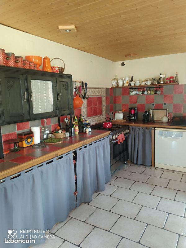 Maison type chalet au calme avec terrasses et jardins (image 7)
