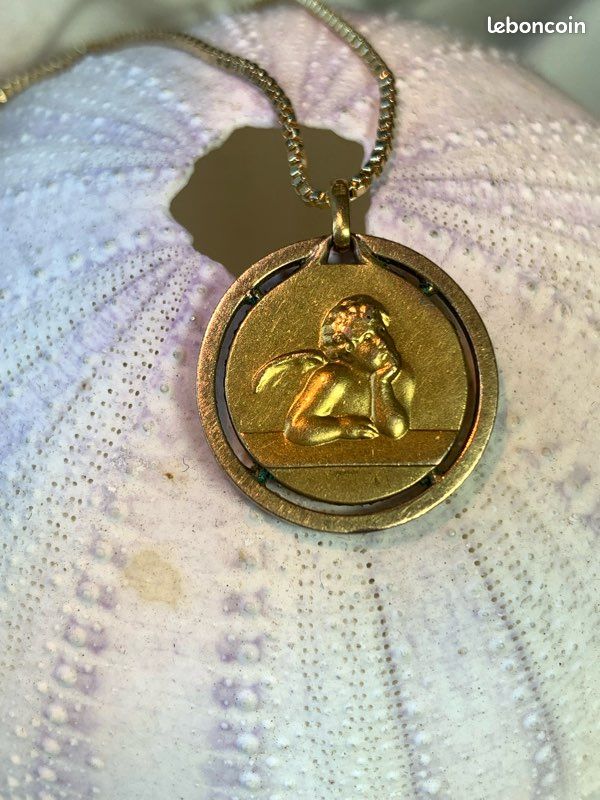 Pendentif plaqué or avec travail d'émail bleu. - Bijoux Anciens Schaffner