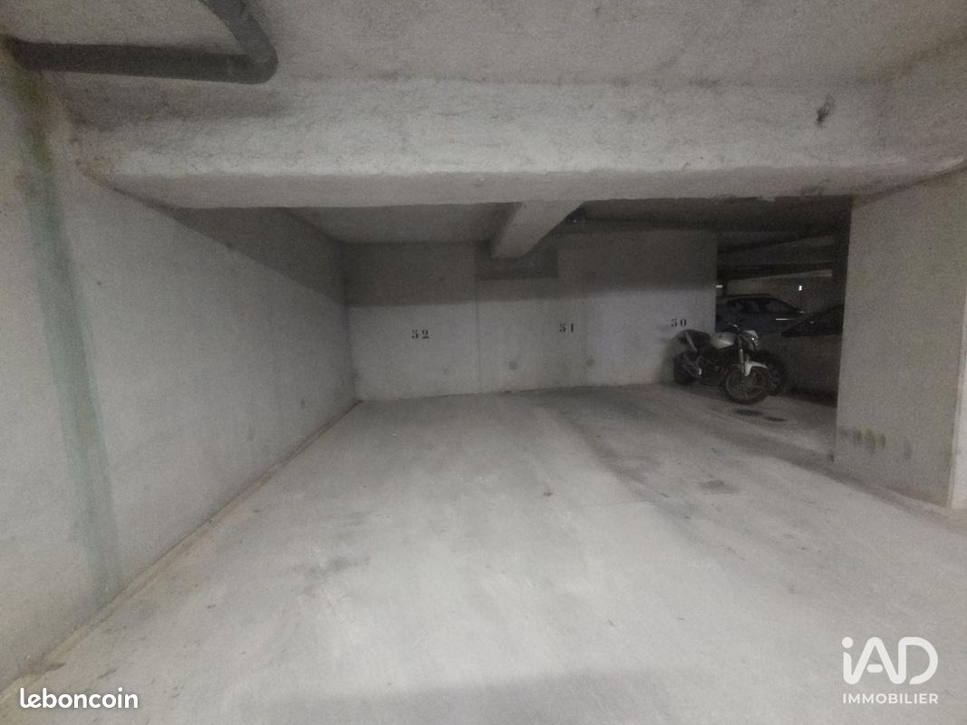 Parking 12 m² · à Saint-Fargeau-Ponthierry · 12 m² · 75 €/mois