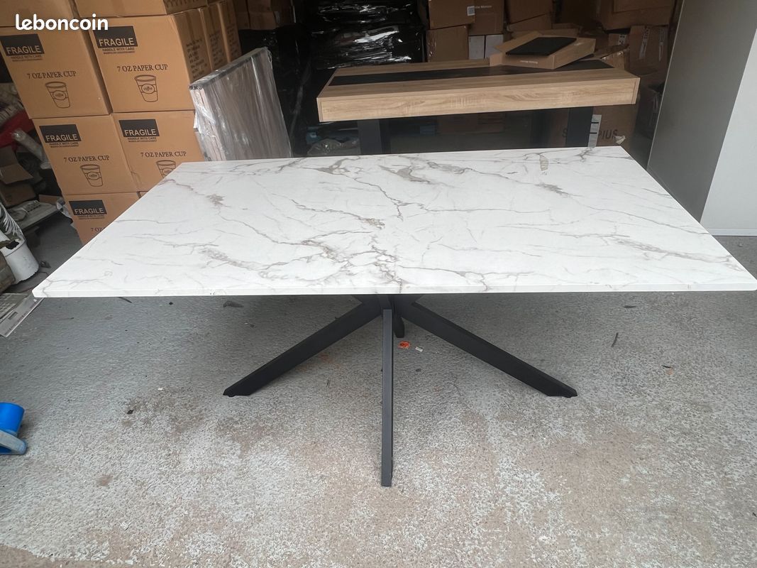 Table de salle a mangé avec effet marbre (image 2)