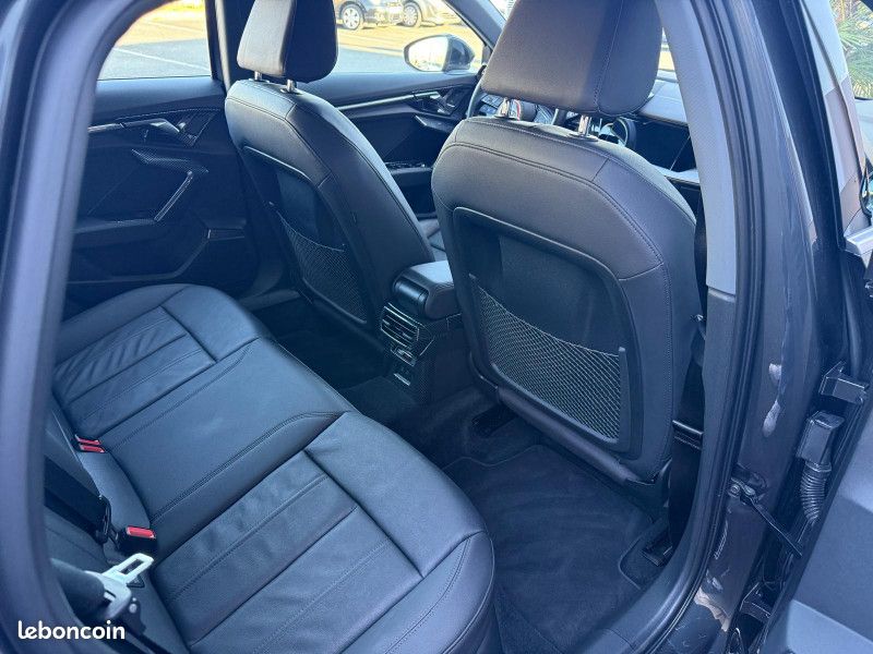 Audi A3 BERLINE 35 TFSI 150CH MILD HYBRID DESIGN LUXE S TRONIC 7 (image 9)