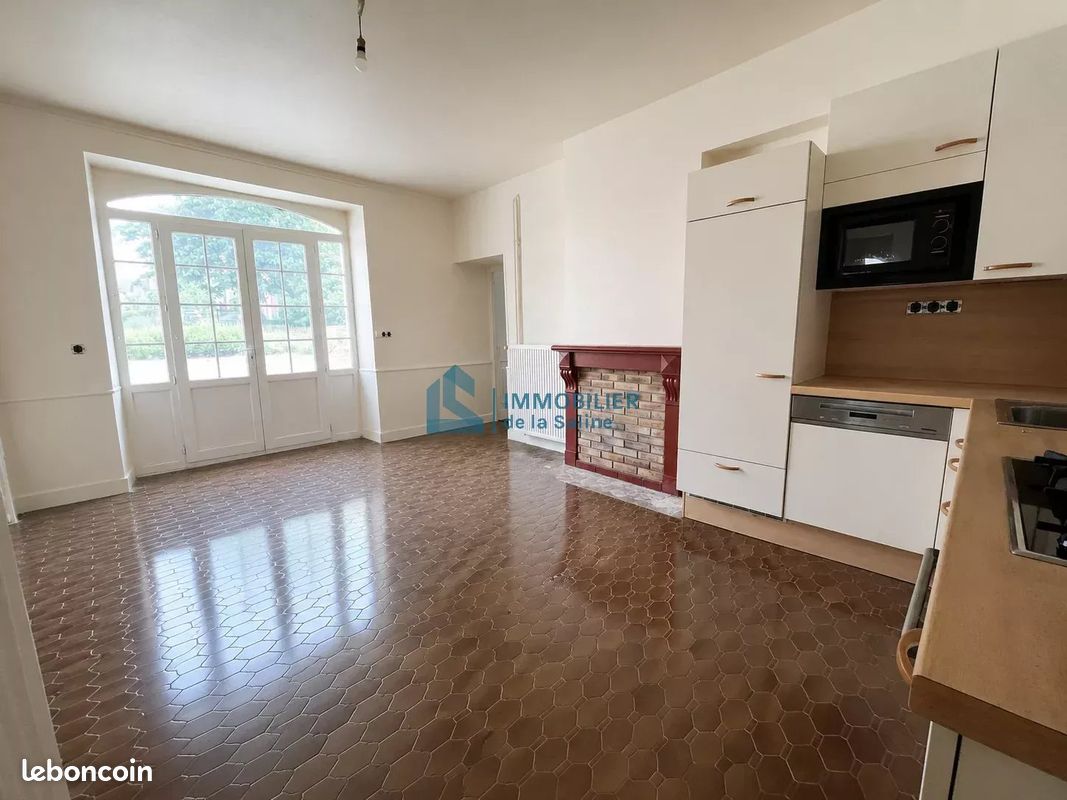 Maison 12 pièces 224 m² · à Arc-Et-Senans · 224 m² · 300 000 €
