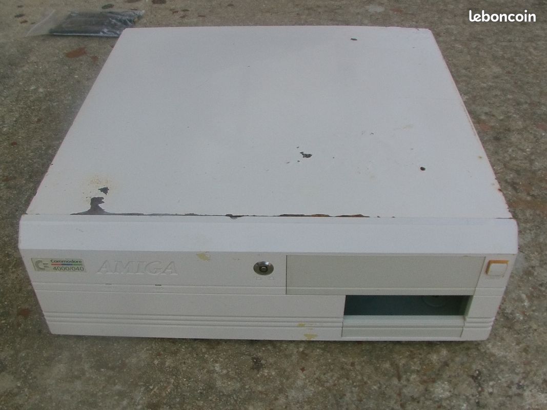 A vendre desktop Amiga 4000 Commodore A4000D 4000D (image 1)