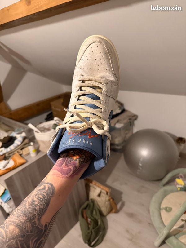 Nike dunk sb lost at sea (image 2)