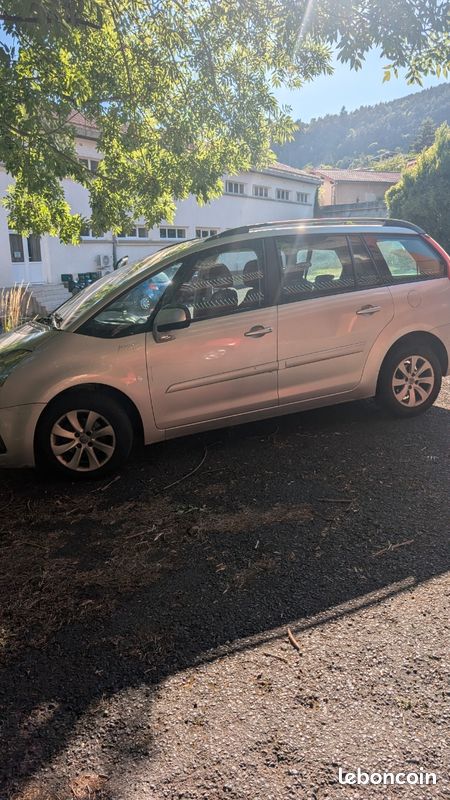 Citroen C4 Picasso en l'état (image 1)
