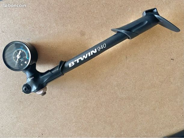 Pompe pour fourche et amortisseur btwin 940 Équipements vélos