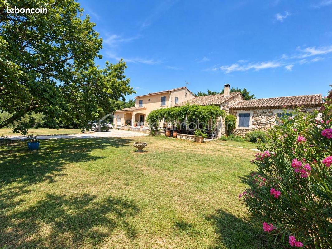 Maison 9 pièces 247 m² · à Eyragues · 247 m² · 765 000 €