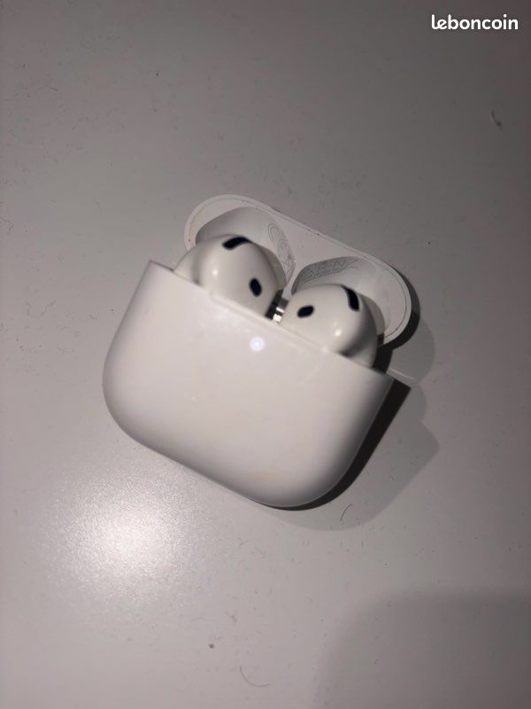 AirPods 4 (image 2)