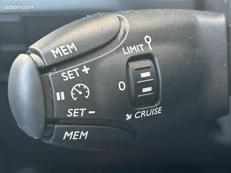 Citroen C3 1.2 PureTech 110ch S&S Shine 120-123g (image 28)