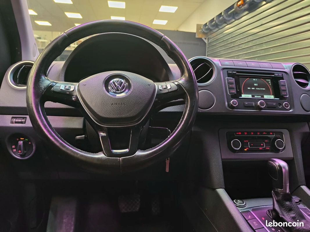 VOLKSWAGEN AMAROK HIGHLINE Double Cabine 2.0 BiTDi 180cv 4Motion - Historique d'entretien - Caméra - Attelage - Sièges chauffants en cuir - (image 12)