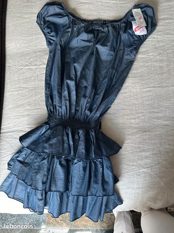 Robe courte à volants neuve avec étiquette taille M (image 1)