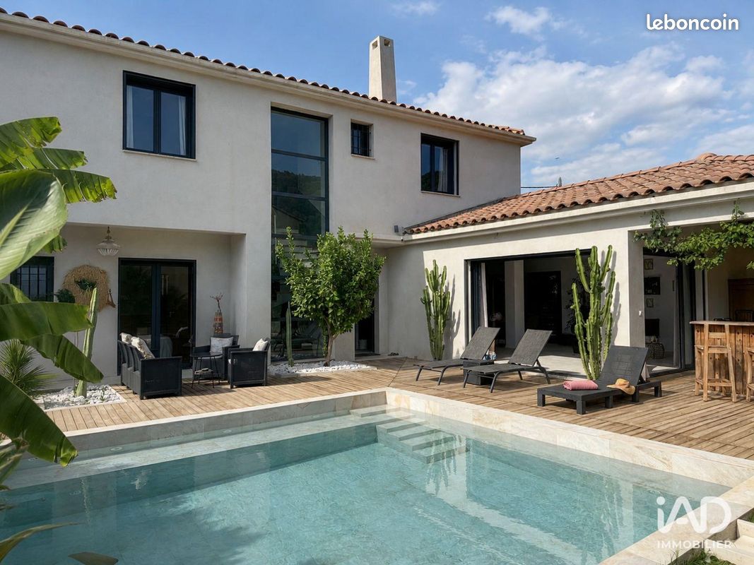 Maison 6 pièces 153 m² · à La Crau · 153 m² · 779 000 €