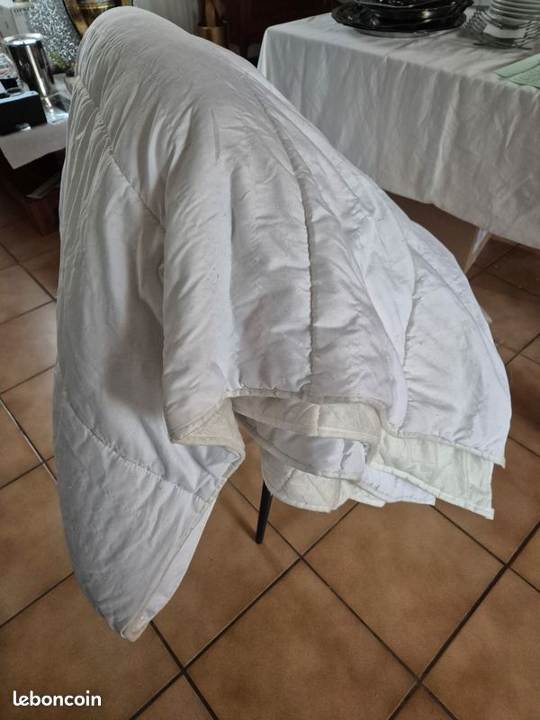 Couette blanche 240 x 260 (image 1)