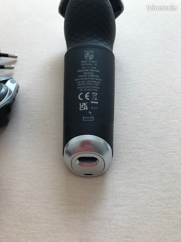 Rasoir PHILIPS S9000 Prestige + 1 tête de rechange en plus ,comme neuf (image 6)