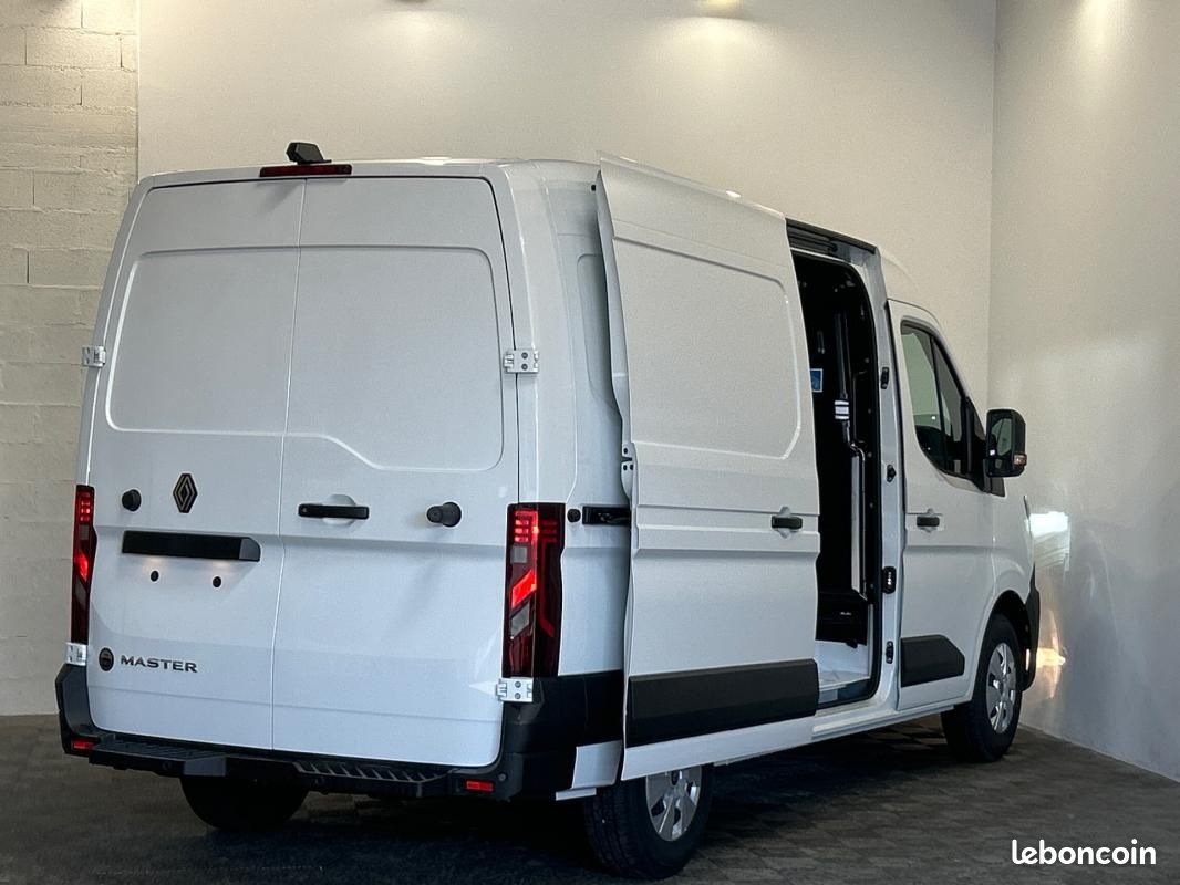 Renault Master FOURGON FG BLUE DCI 150 L2H2 3T5 TR ADVANCE (image 4)
