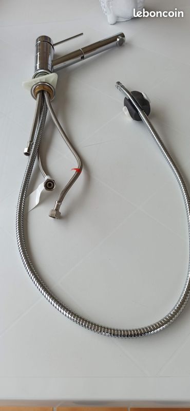 Robinet d'évier avec douchette (image 1)