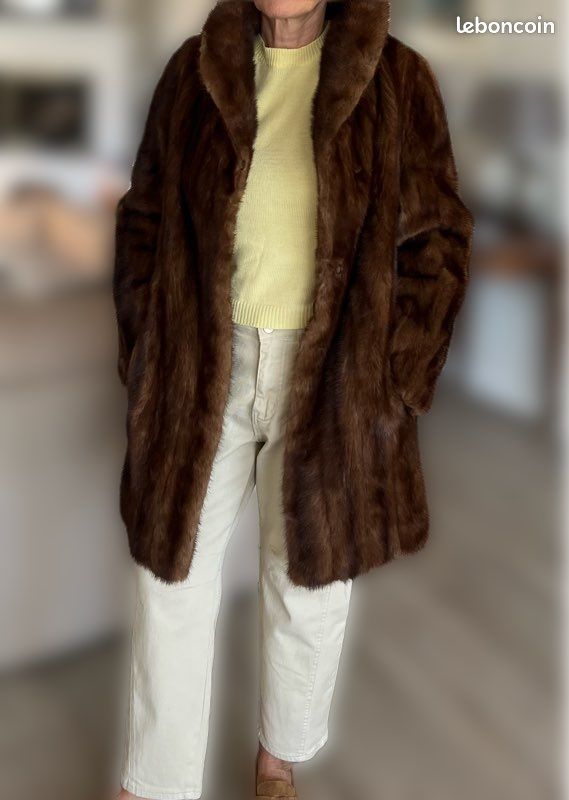 Autre Marque Saga Vison Marron Longueur Genou Style Véritable Veste De Fourrure De Vison Delevage Coa Autre Marque Saga Vison Marron Longueur Genou Style Véritable Veste De Fourrure De Vison Delevage Coa