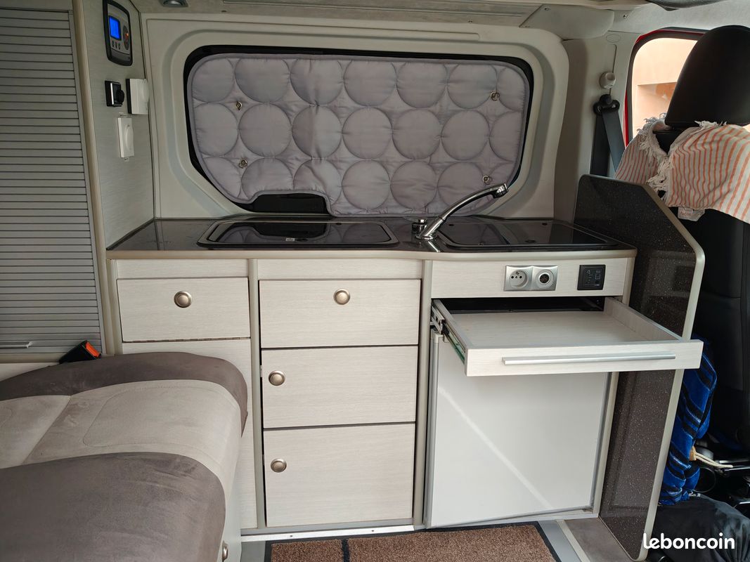 Van aménagé Renault Trafic L2H1 - 4 places - boîte auto (image 8)