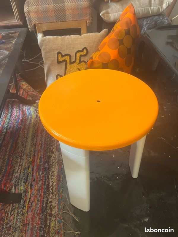 Table basse dans le style année 70 (image 4)
