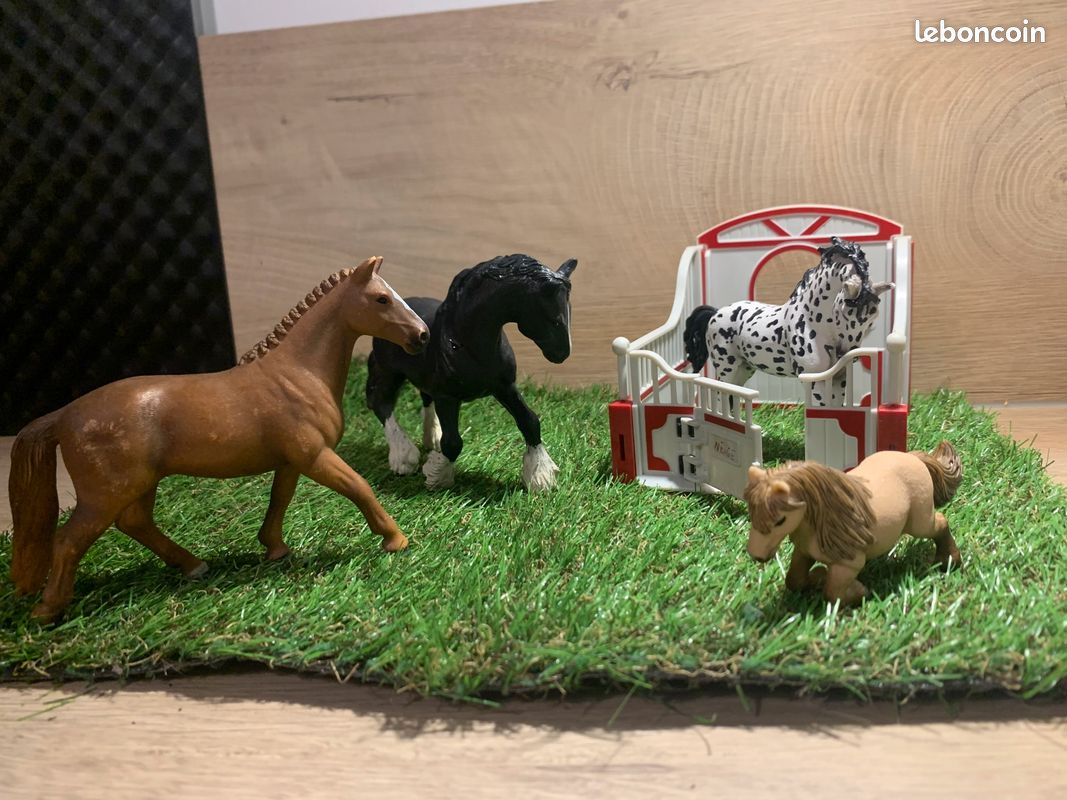 Lot Schleich chevaux +box (image 1)