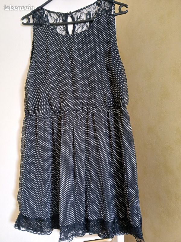 Lot 3 robes 38 (image 6)