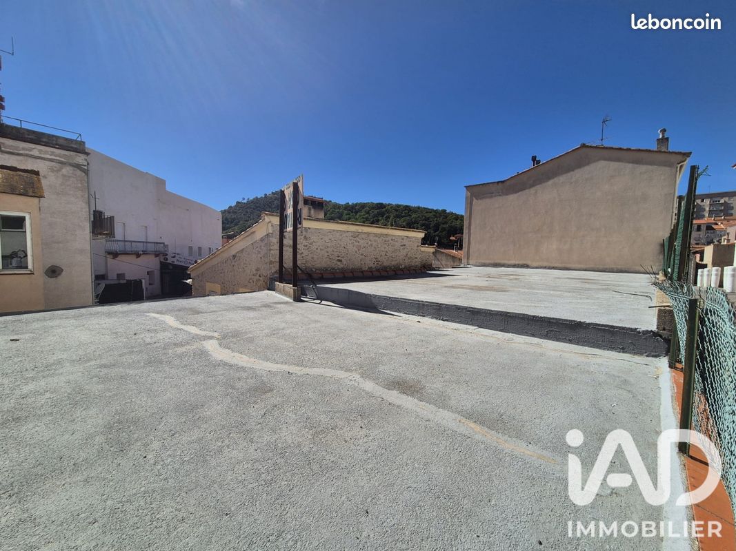 Parking 255 m² · au Perthus · 255 m² · 90 000 €