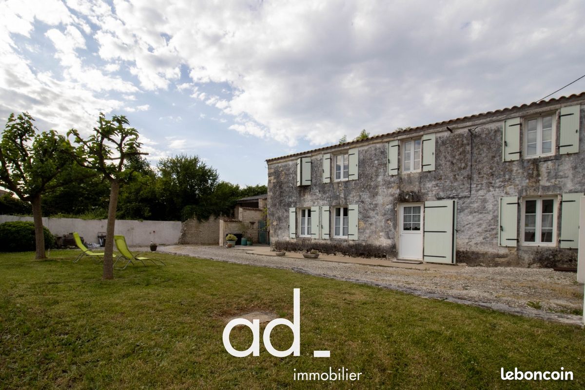 Maison 9 pièces 260 m² · à Vérines · 260 m² · 483 000 €