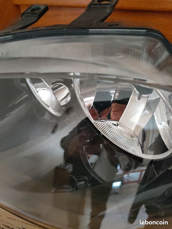 Feu gauche Seat ibiza (image 3)