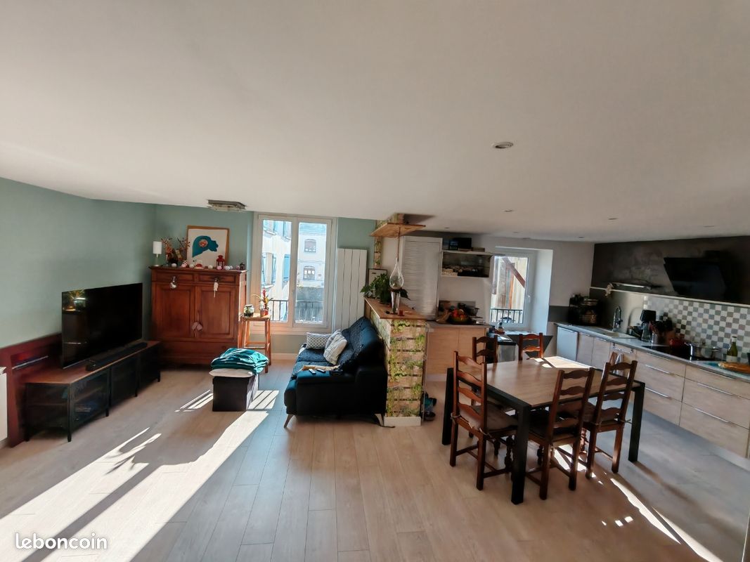 Appartement 3 pièces 82 m² · à Moirans · 82 m² · 140 000 €