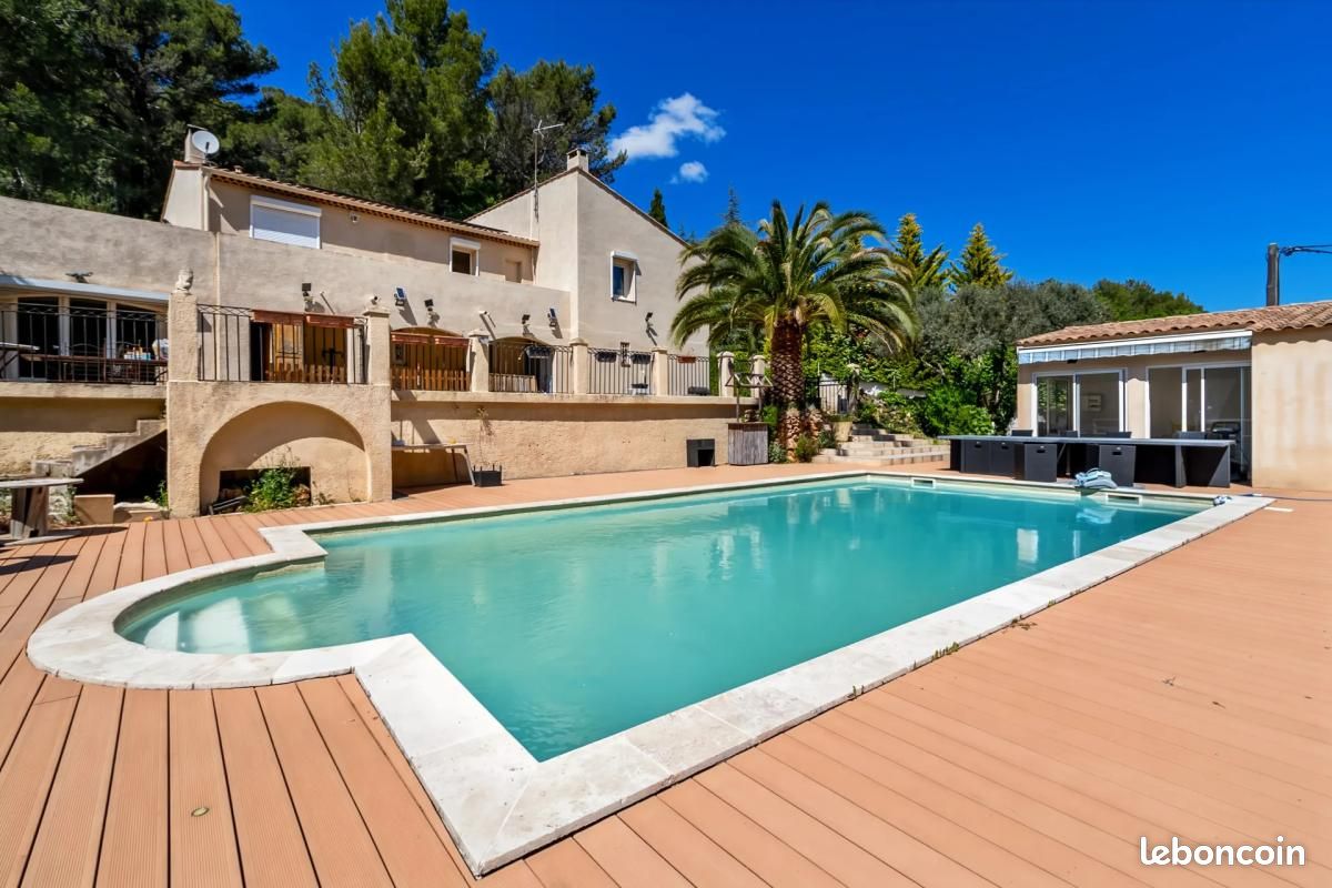 Maison 8 pièces 210 m² · à Auriol · 210 m² · 894 000 €
