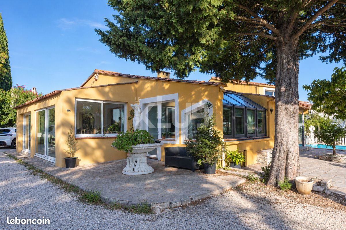 Maison 13 pièces 319 m² · à Ventabren · 319 m² · 918 000 €