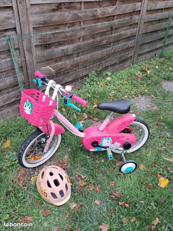 Velo btwin 14 pouces licorne avec panier sonnette et roulettes