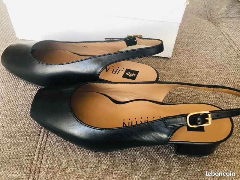 Ballerines ouvertes en vernis et cuir bleu ciel