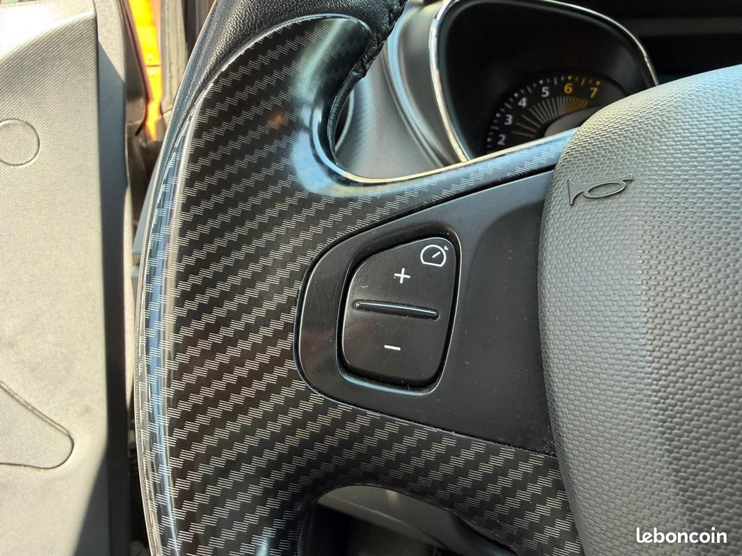 RENAULT CAPTUR TCe 90 Energy SS eco² SL Helly Hansen - REGULATEUR DE VITESSE / RADAR AR/ CAMERA DE RECUL (image 21)